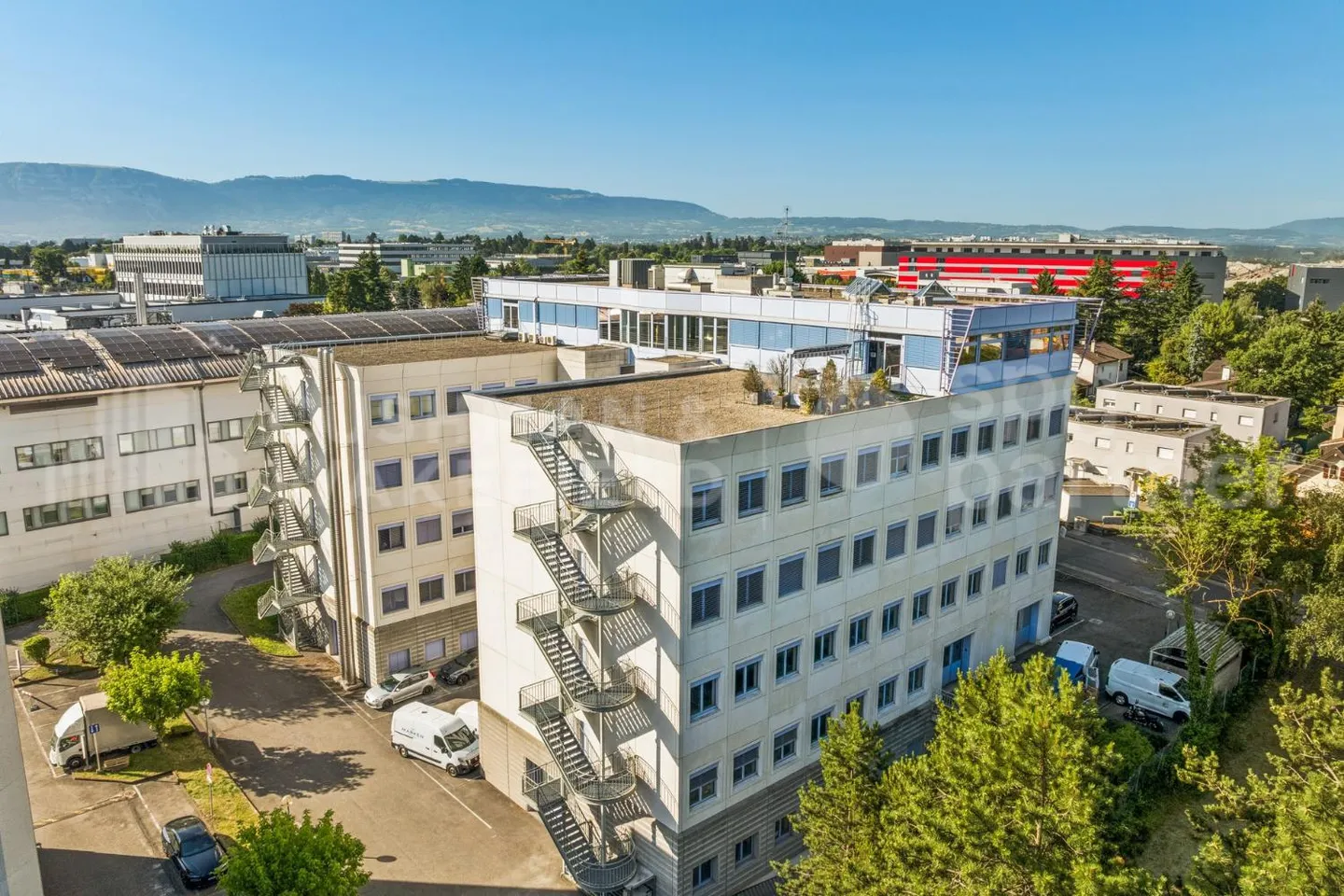 Geschäftsräume mit Glasfaser, Lieferung und Parkplätzen in Meyrin - Grand-Puits 42 - Foto 4 von 13