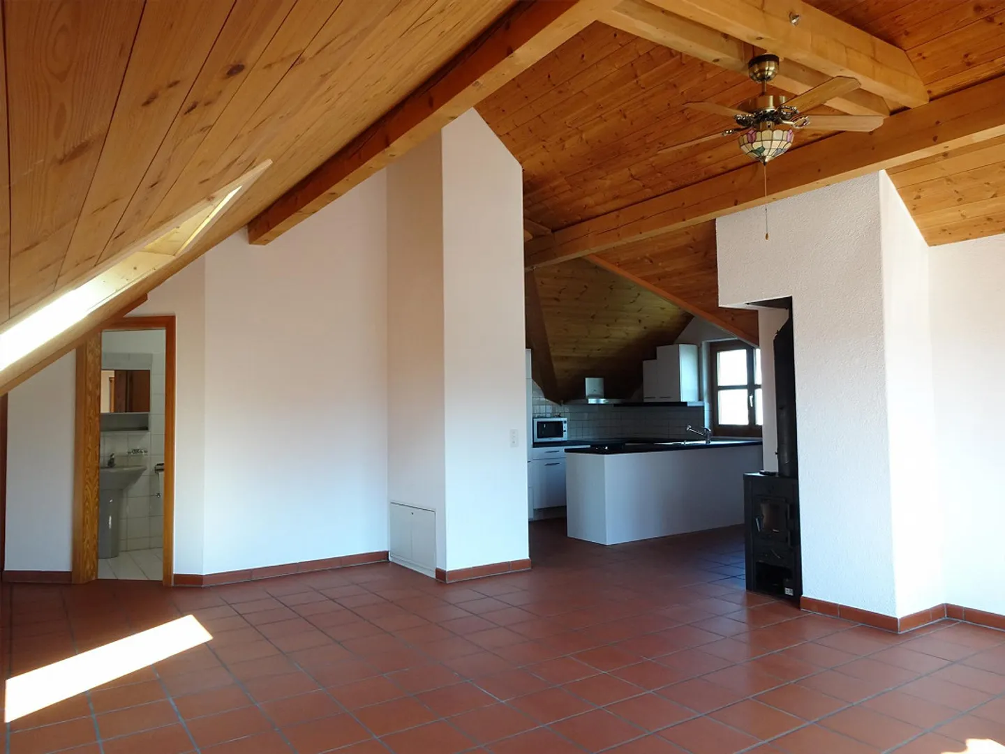 Belle appartement de 2,5 pièces dans un emplacement idéal / pas de bloc résidentiel - Photo 4 sur 11