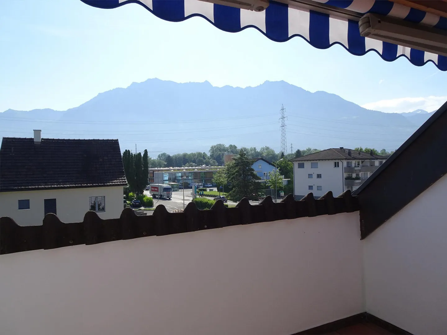 Belle appartement de 2,5 pièces dans un emplacement idéal / pas de bloc résidentiel - Photo 5 sur 11