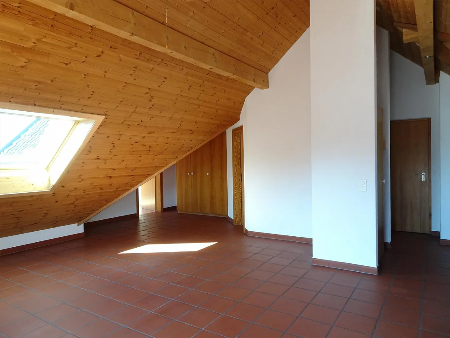 Belle appartement de 2,5 pièces dans un emplacement idéal / pas de bloc résidentiel - Photo 6 sur 11