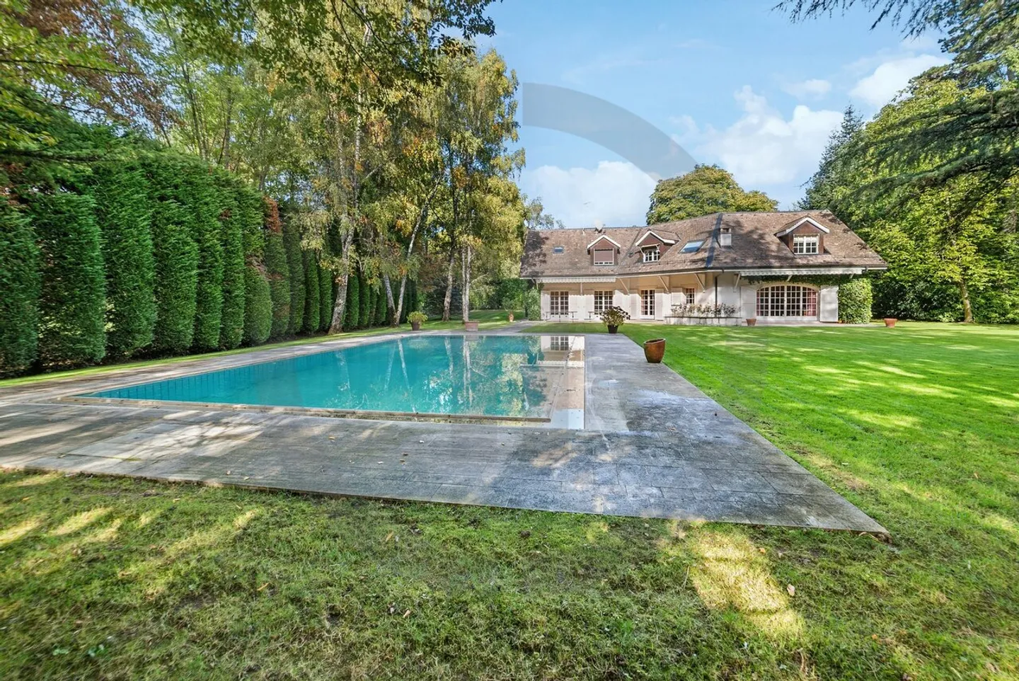 Sublime classic house on the edge of the Golf de Cologny - Photo 3 of 13