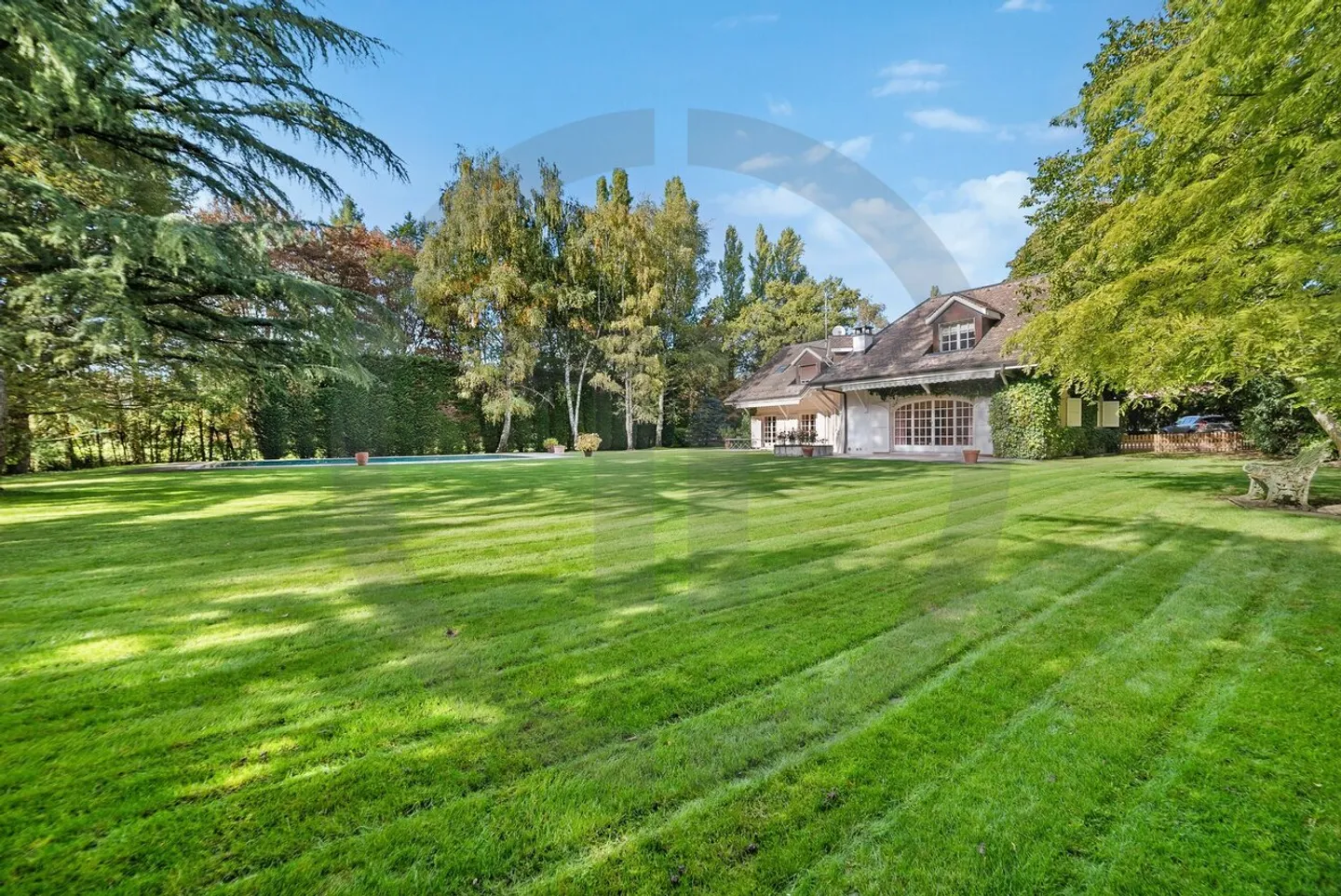 Sublime classic house on the edge of the Golf de Cologny - Photo 5 of 13