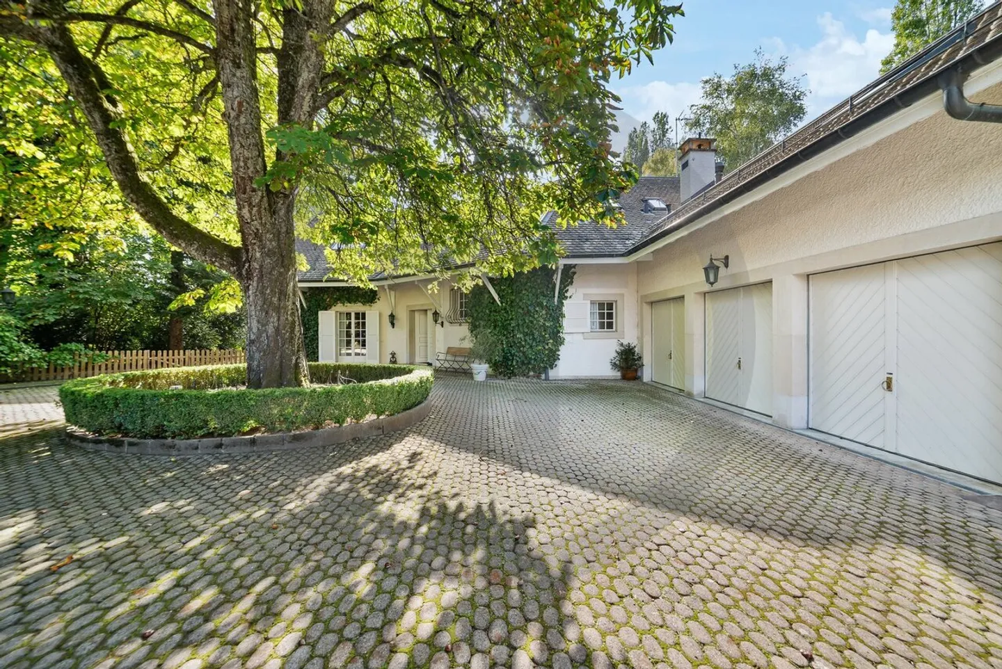 Sublime classic house on the edge of the Golf de Cologny - Photo 7 of 13