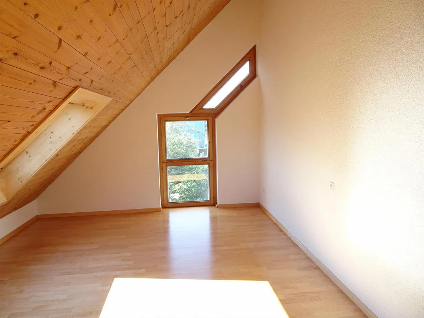 Belle appartement de 2,5 pièces dans un emplacement idéal / pas de bloc résidentiel - Photo 10 sur 11