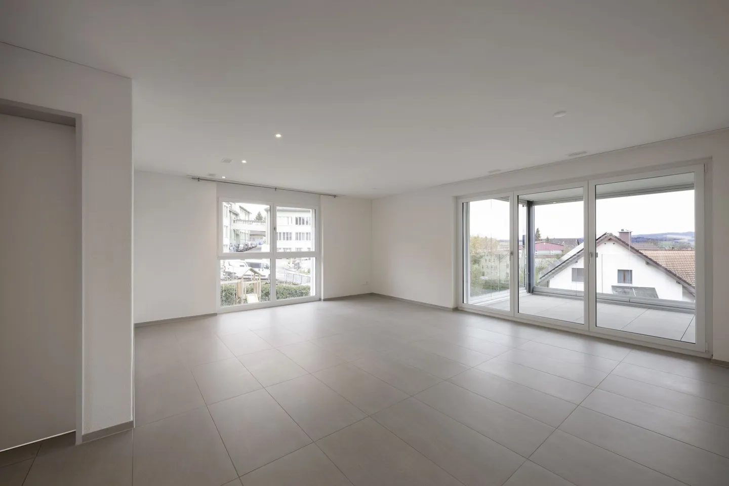 Moderno appartamento di 3,5 stanze con grande balcone a Künten - Foto 1 di 11