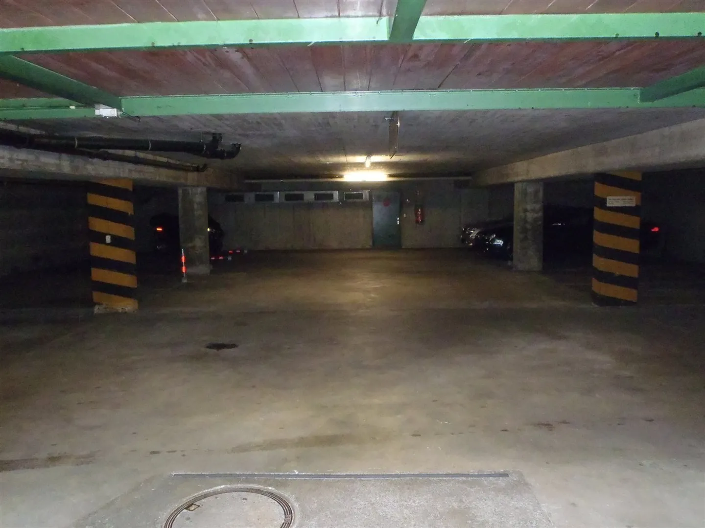 Place de parking à louer dans un endroit très central - Photo 1 sur 2