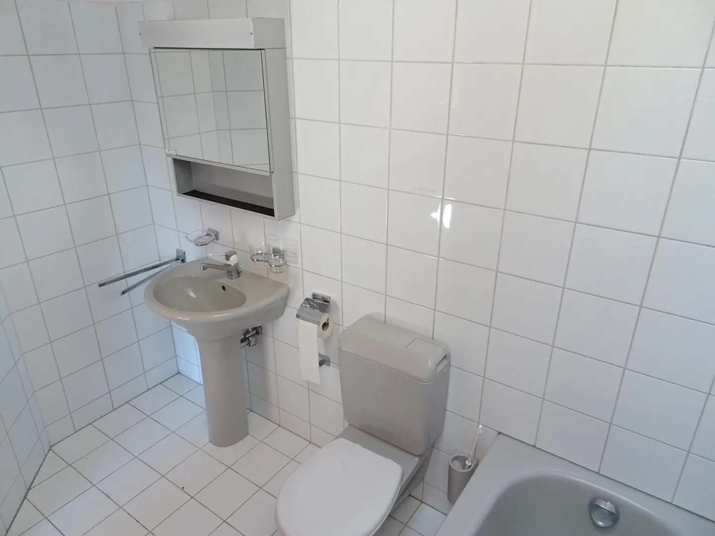 Belle appartement de 2,5 pièces dans un emplacement idéal / pas de bloc résidentiel - Photo 8 sur 11