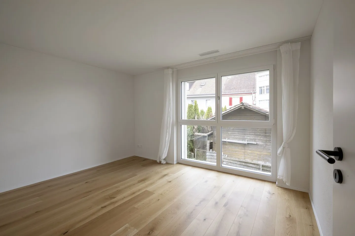 Moderno appartamento di 3,5 stanze con grande balcone a Künten - Foto 8 di 11
