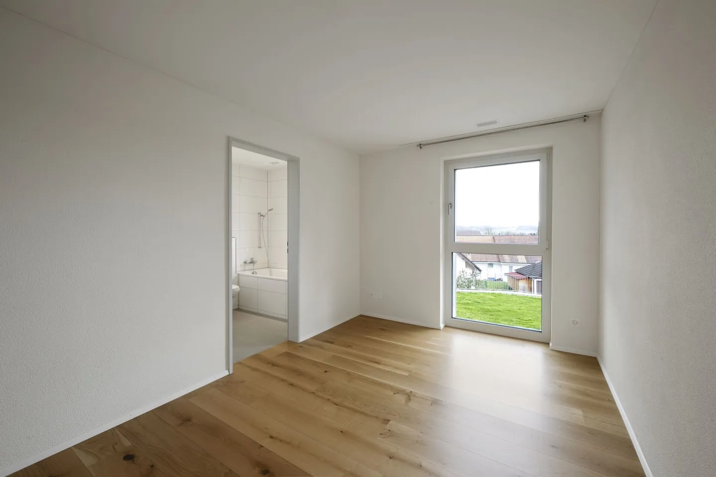 Moderno appartamento di 3,5 stanze con grande balcone a Künten - Foto 7 di 11