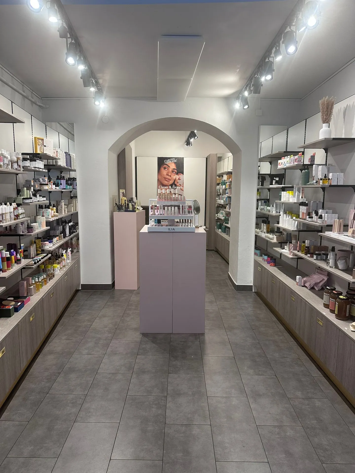 Commercial Space in Marterey - Photo 1 of 3