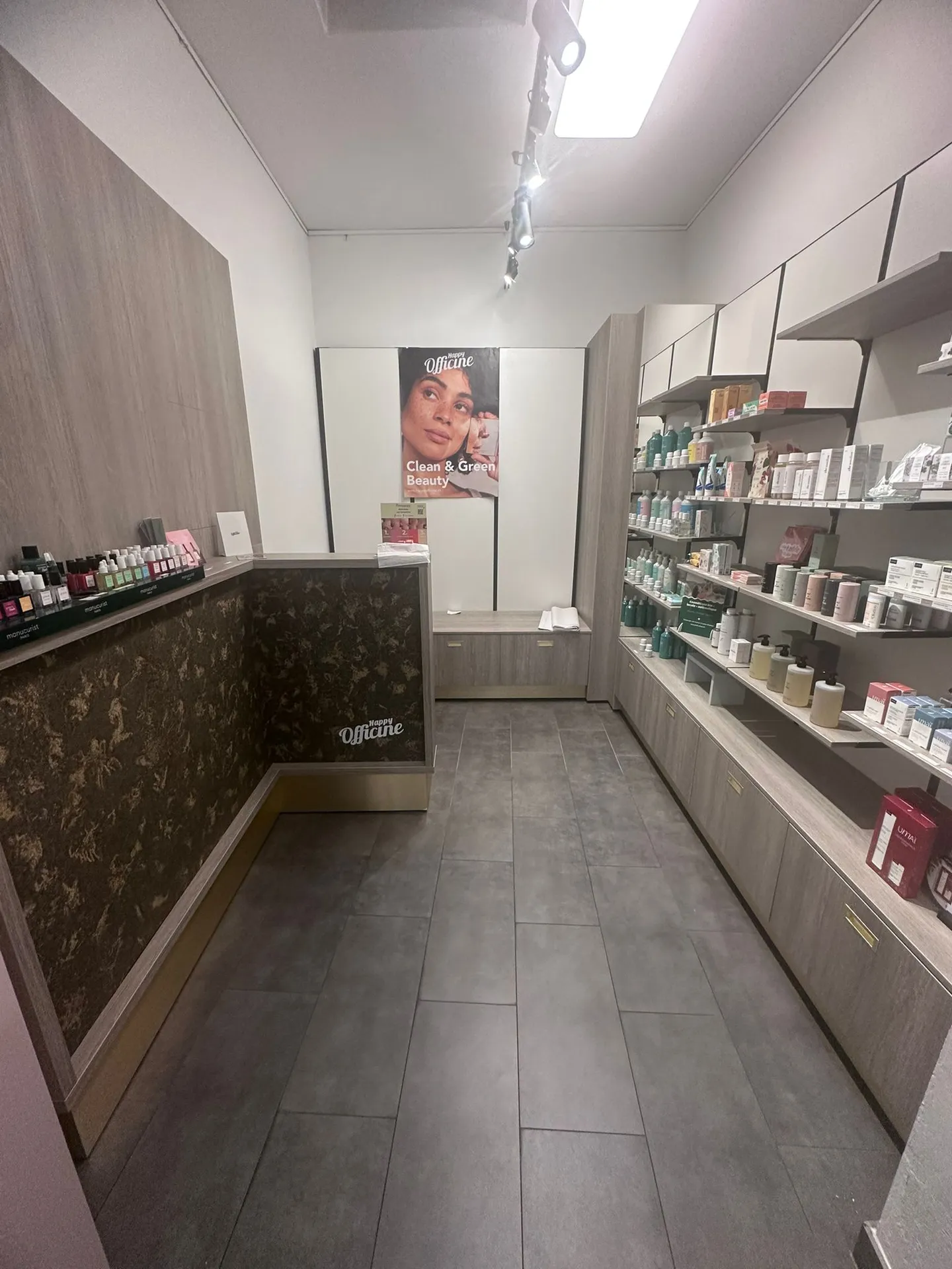 Commercial Space in Marterey - Photo 3 of 3