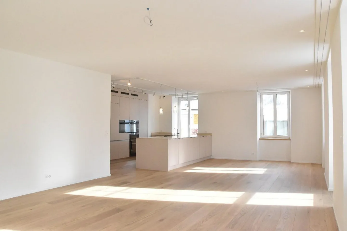 Spacious 4.5-room apartment - Photo 2 of 9