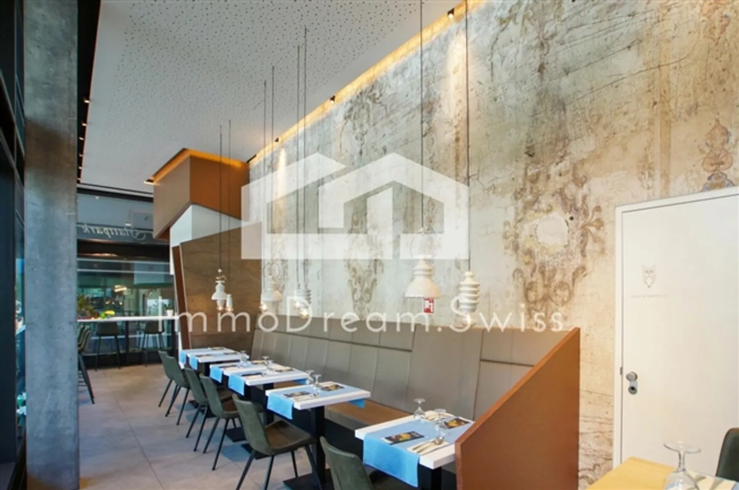 «Attraktives Restaurant an bester Lage, mit grosser Terrasse, sowie einem weiteren sep. Ladenlokal» - Foto 2 von 13