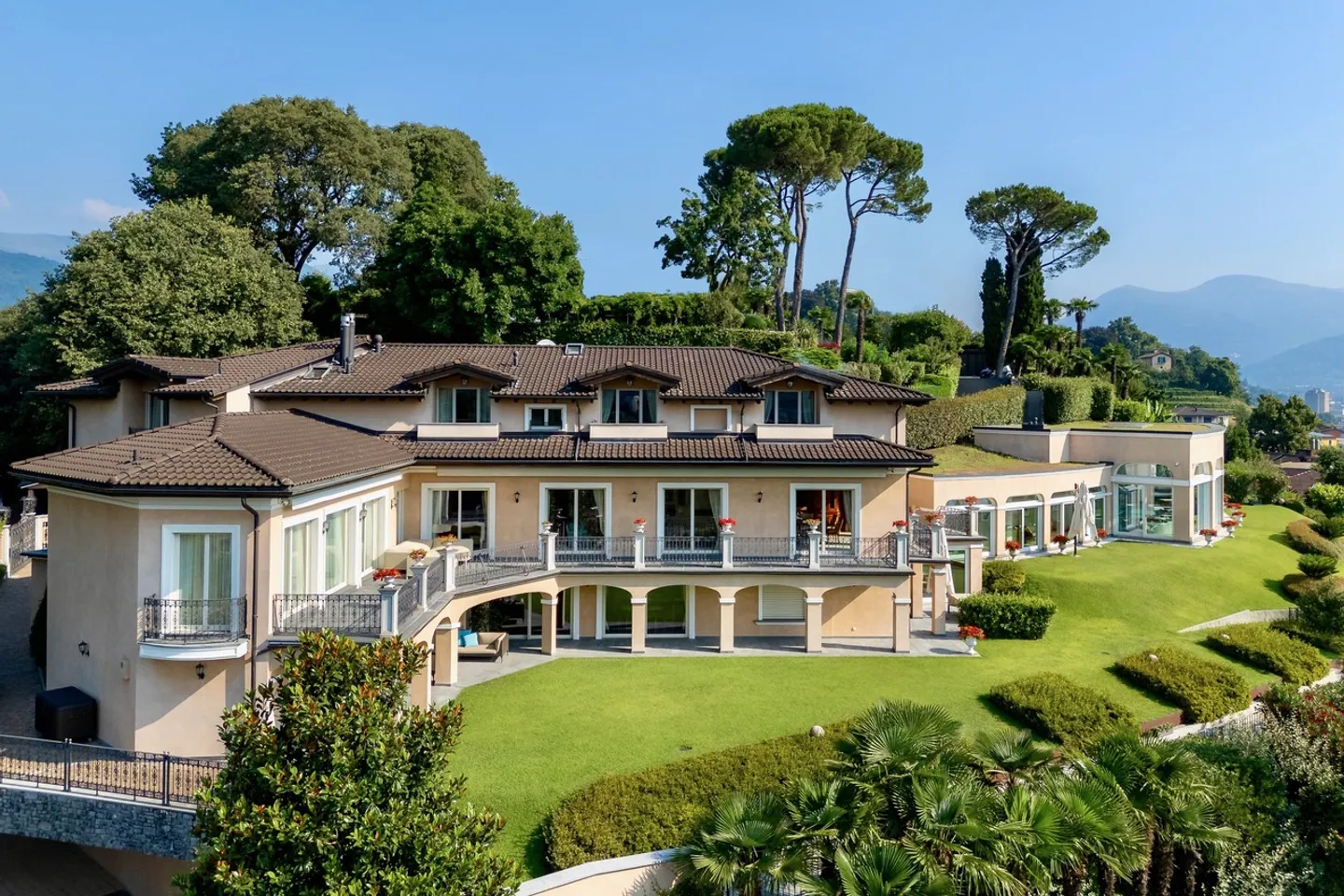 Villa de Luxe avec Vue sur le Lac - Photo 3 sur 24