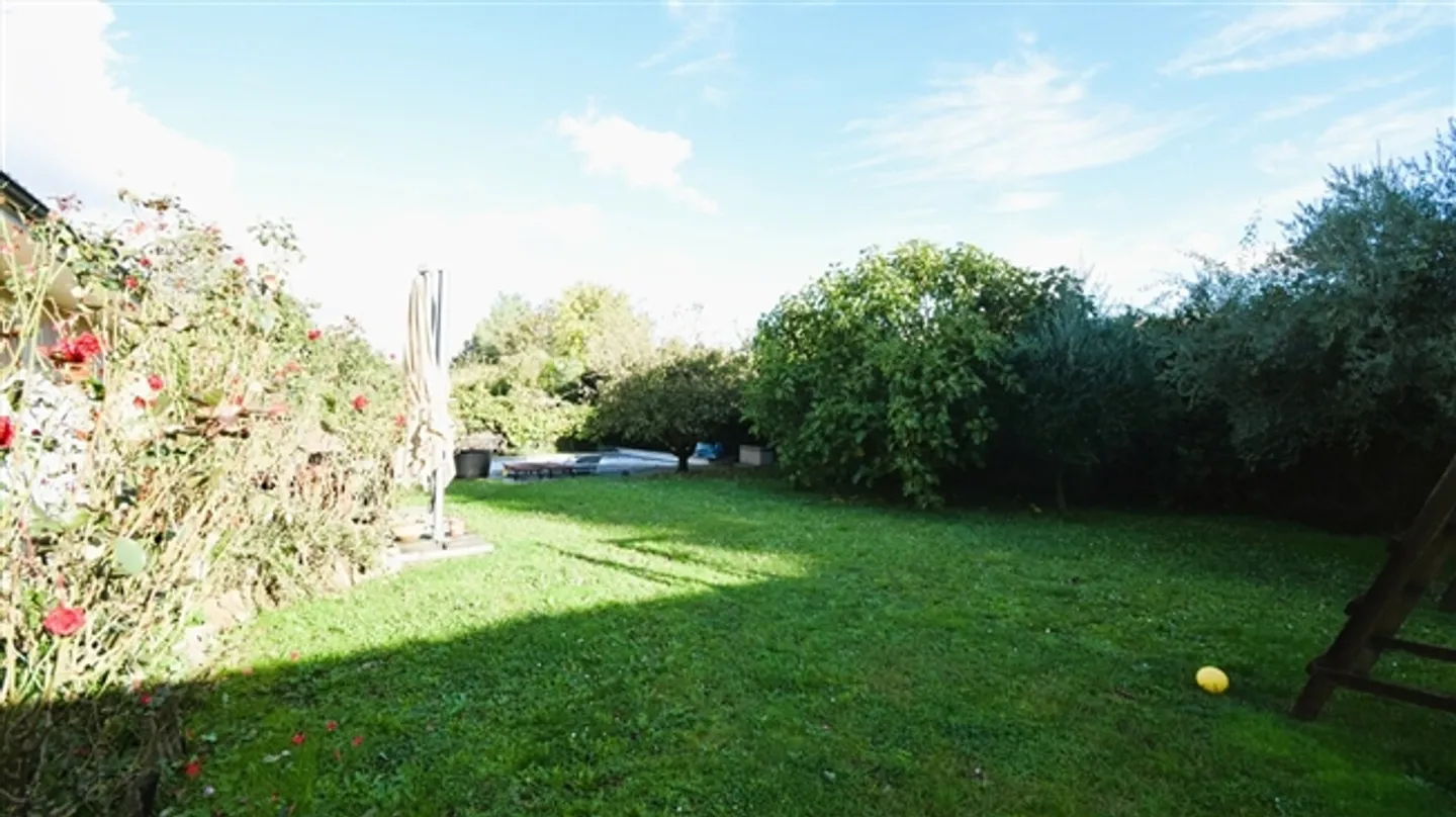 Villa indipendente con piscina da ristrutturare - Foto 2 di 6
