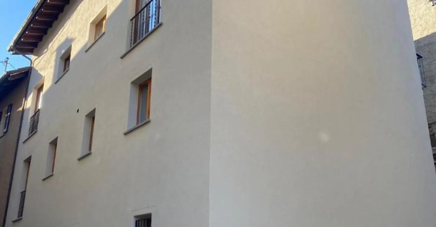 Gebäude mit 4 Wohneinheiten im Zentrum von Losone- Vendesi palazzina di 4 unità immobiliari nel nucleo di Losone. - Photo 1 of 9