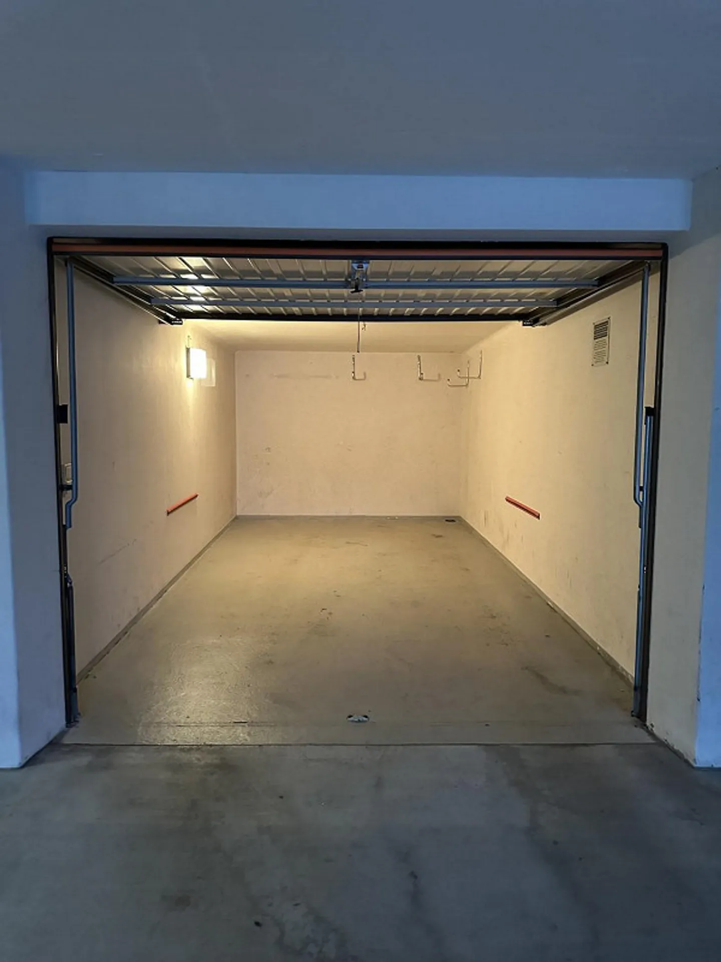 Garage box for rent in Maur - Photo 1 of 1