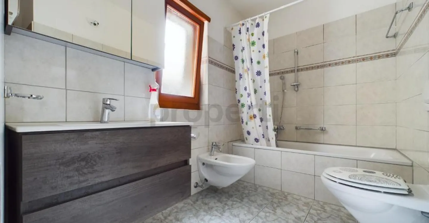 Gebäude mit 4 Wohneinheiten im Zentrum von Losone- Vendesi palazzina di 4 unità immobiliari nel nucleo di Losone. - Photo 6 of 9