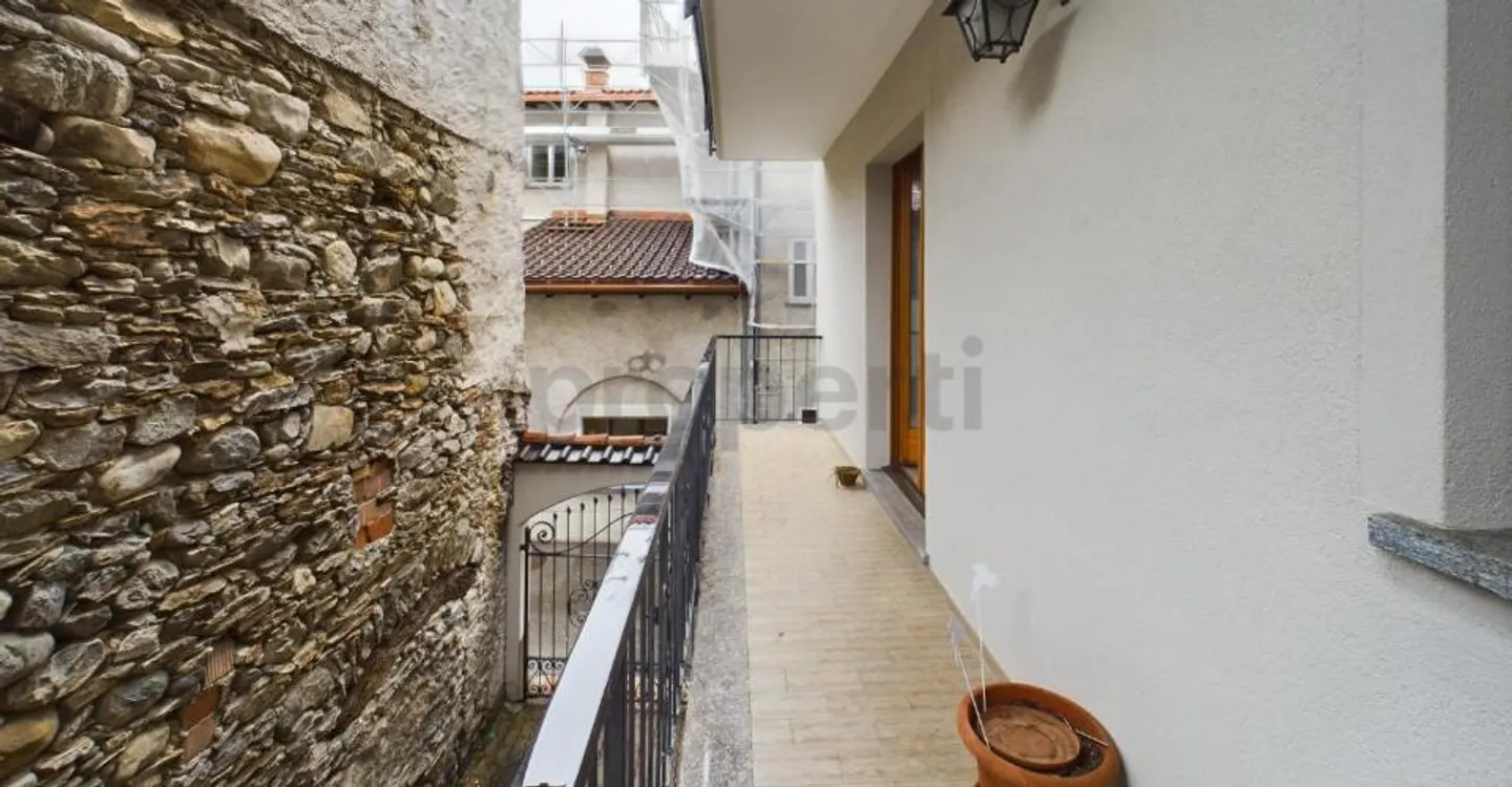 Gebäude mit 4 Wohneinheiten im Zentrum von Losone- Vendesi palazzina di 4 unità immobiliari nel nucleo di Losone. - Photo 7 of 9