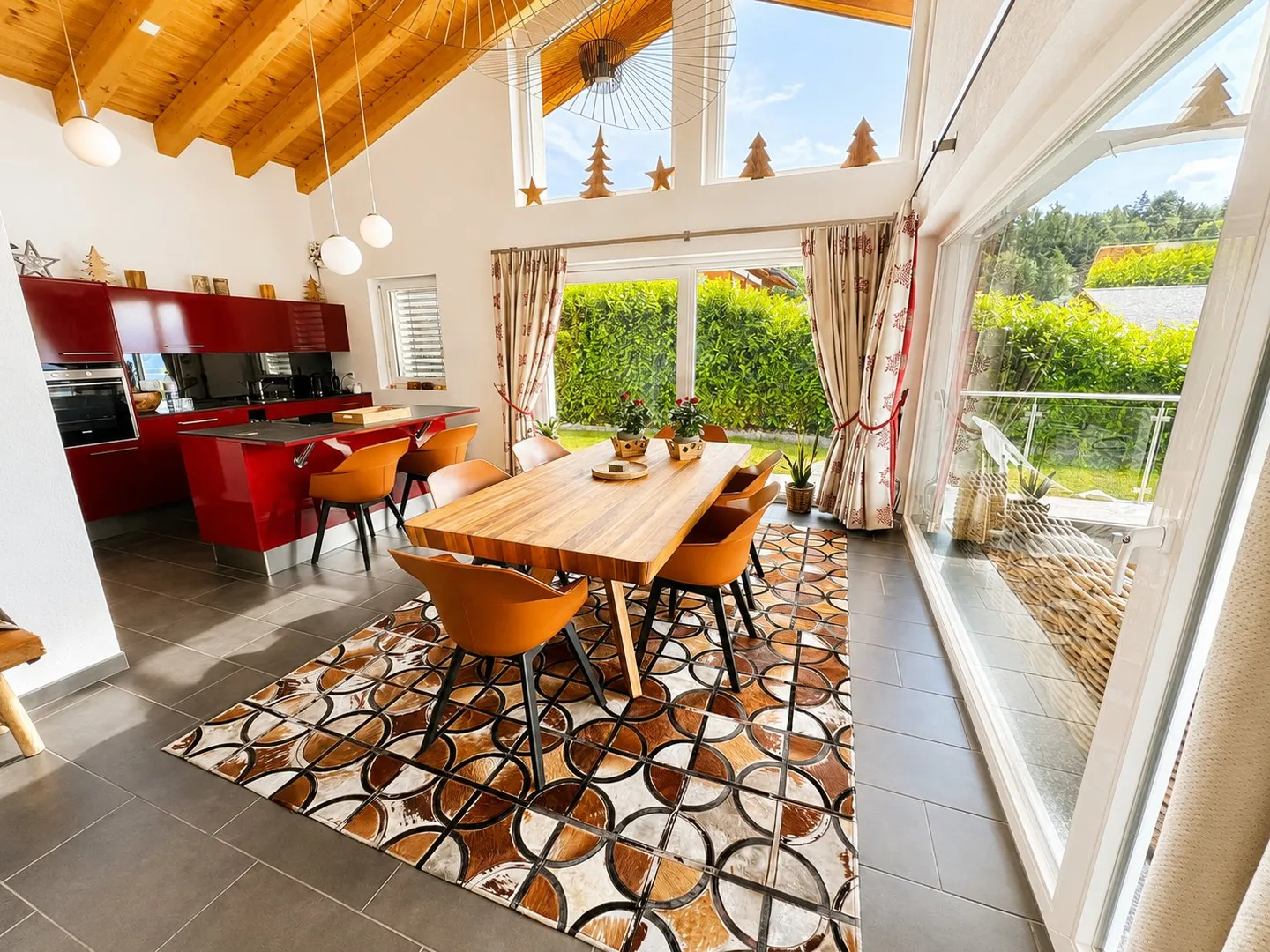 Modern House with Panoramic Views - Photo 1 of 14