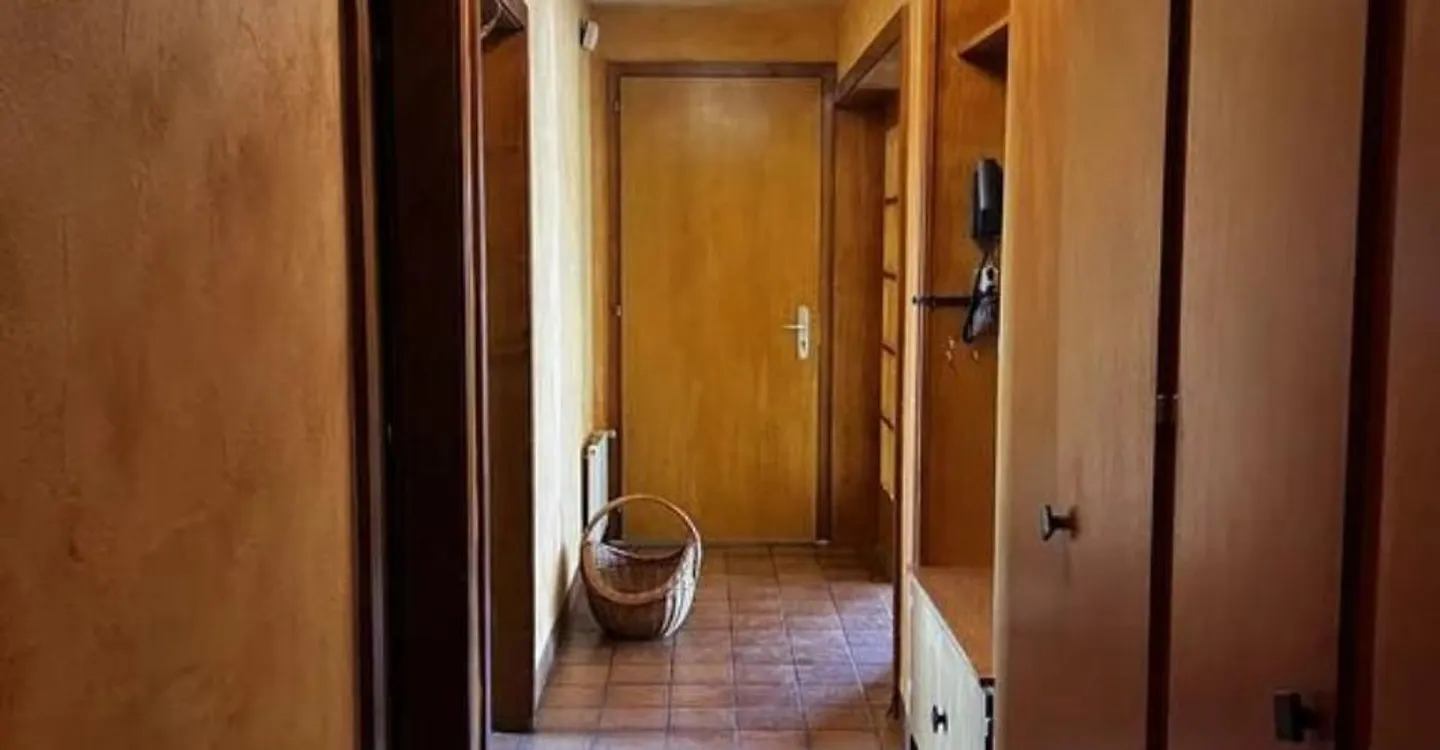 For rent! Spacious 5.5-room apartment located on the 1st floor in a house - Photo 5 of 10