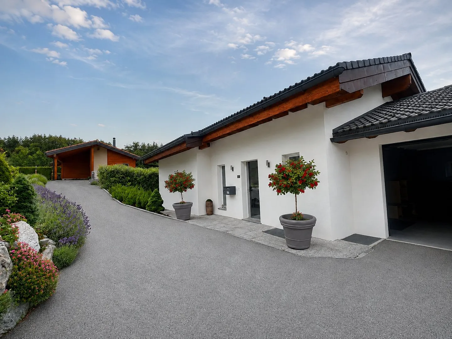 Modern House with Panoramic Views - Photo 2 of 14