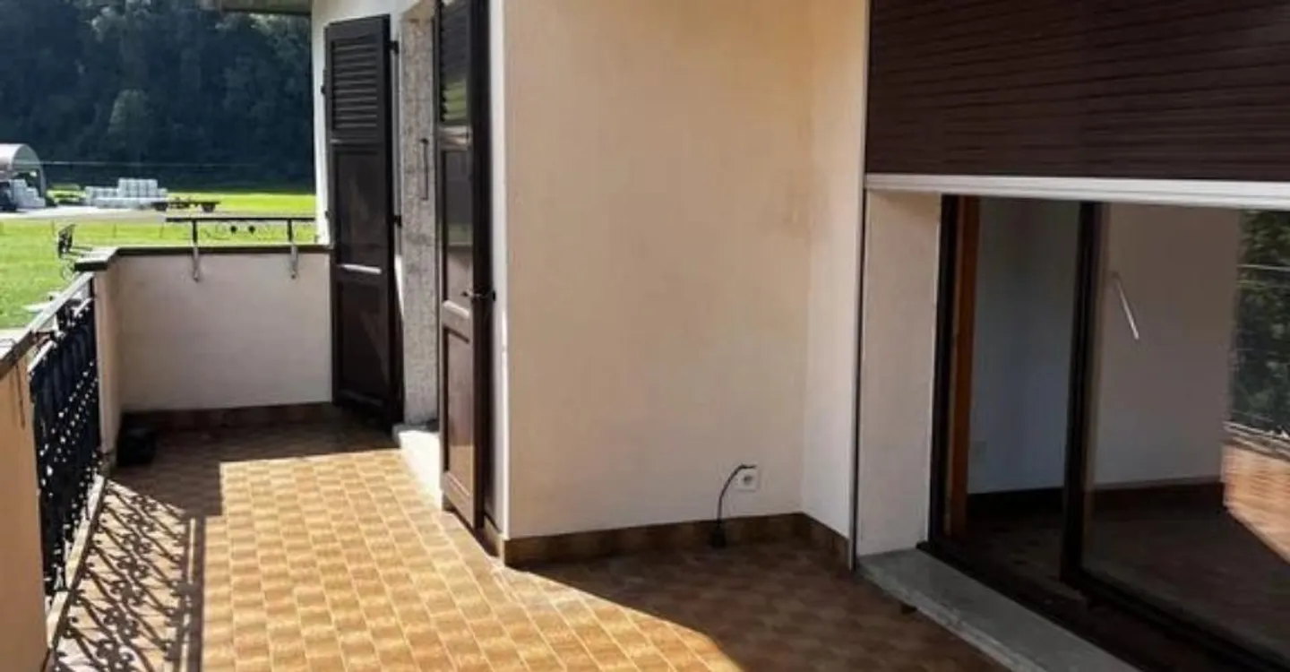 For rent! Spacious 5.5-room apartment located on the 1st floor in a house - Photo 10 of 10