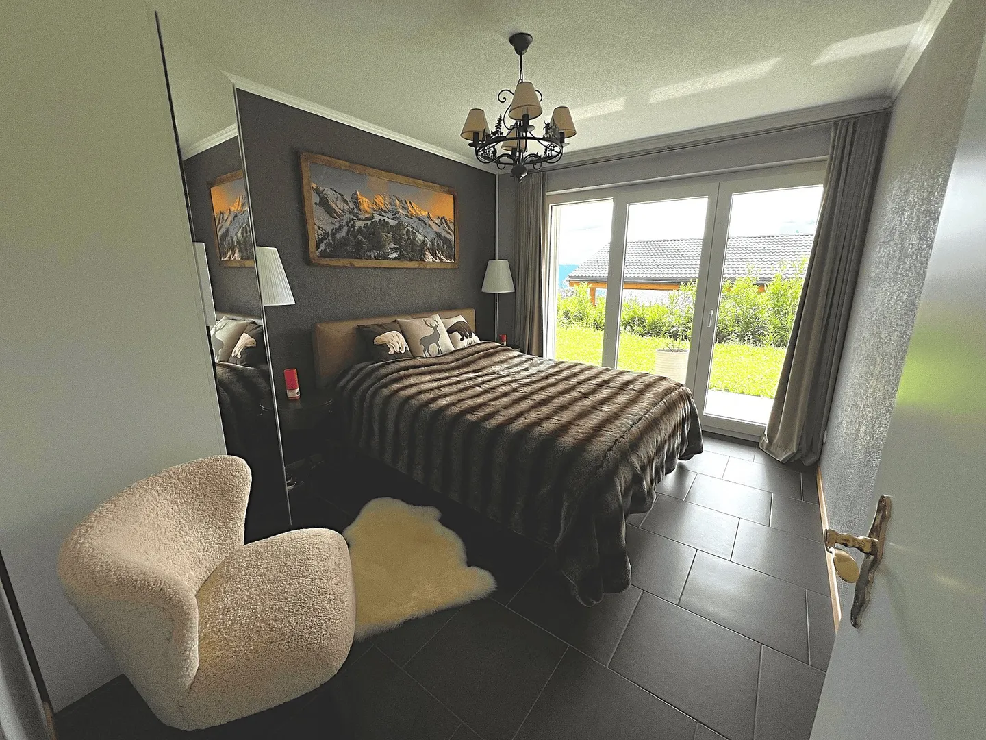 Modern House with Panoramic Views - Photo 12 of 14