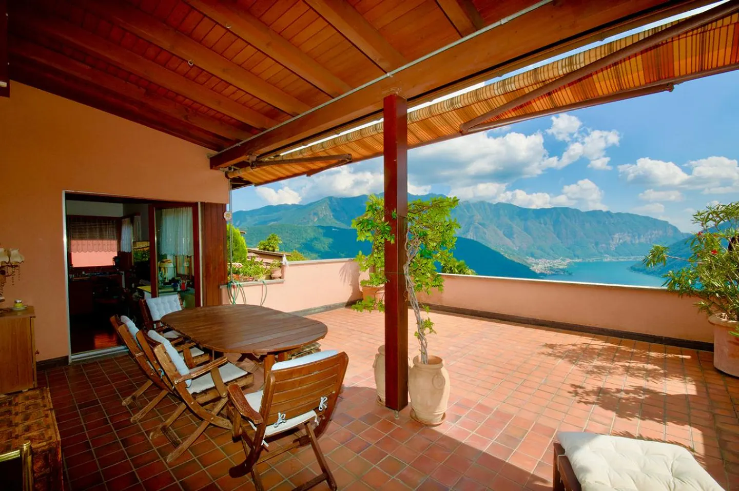 Holiday Home - Apartment with Breathtaking View of Lake Lugano - Photo 2 of 14