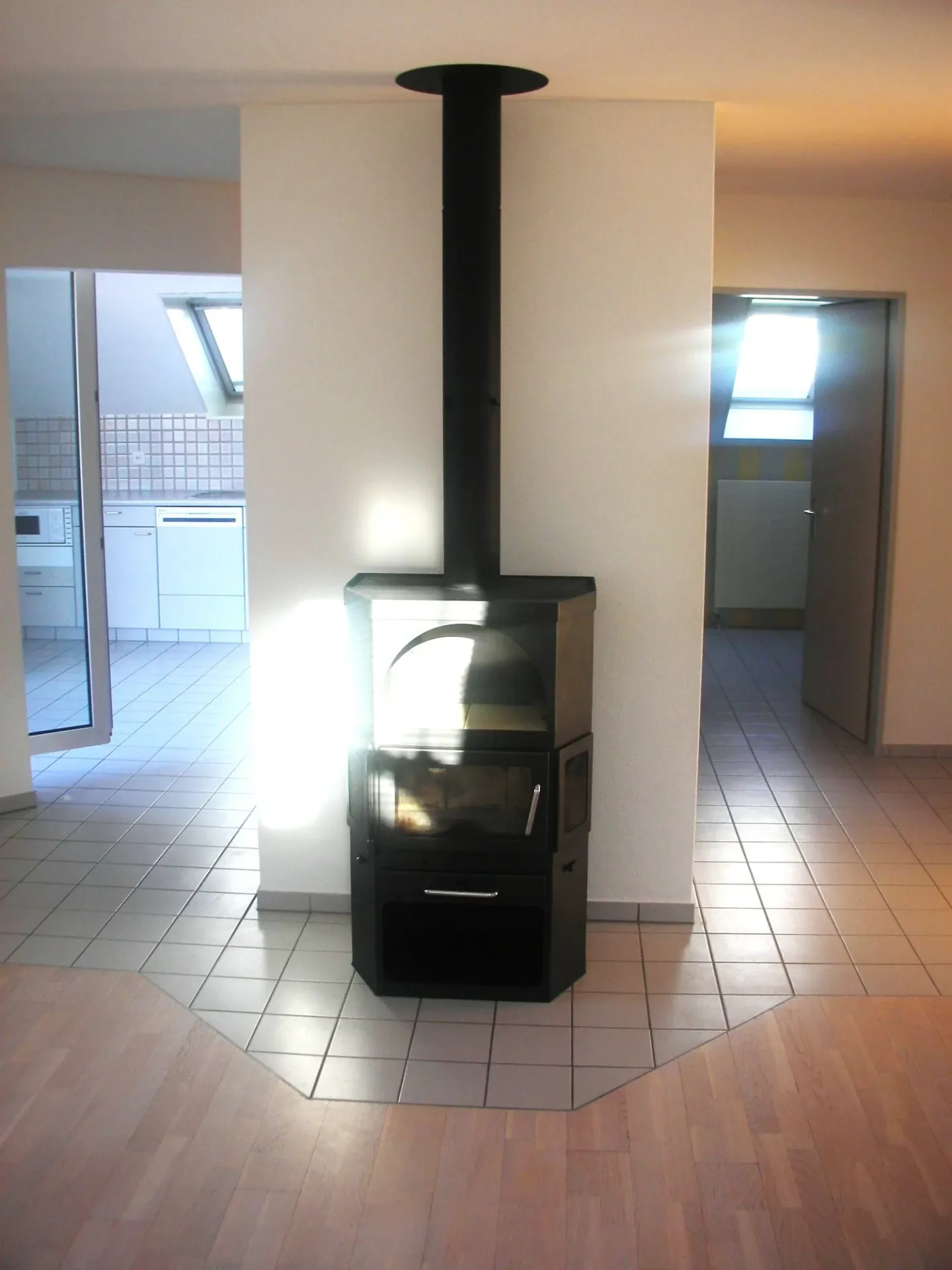 Charming 2.5-room attic apartment with balcony in Wangen near Olten - Photo 3 of 9
