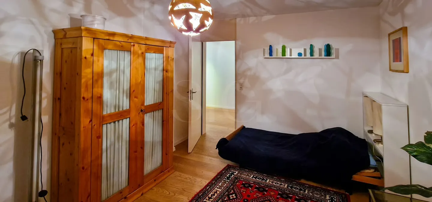 Single-family house with lake view - Photo 12 of 13