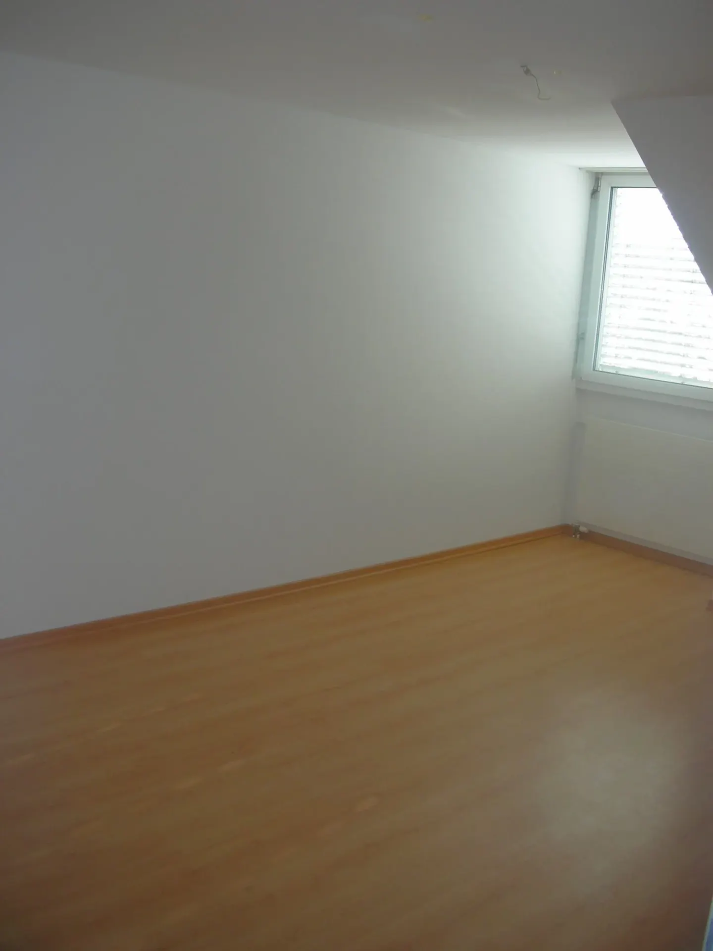 Charming 2.5-room attic apartment with balcony in Wangen near Olten - Photo 5 of 9