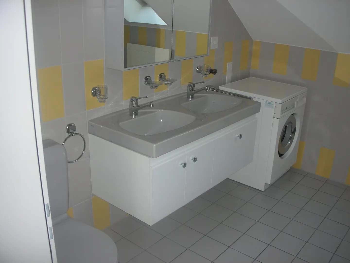 Charming 2.5-room attic apartment with balcony in Wangen near Olten - Photo 9 of 9