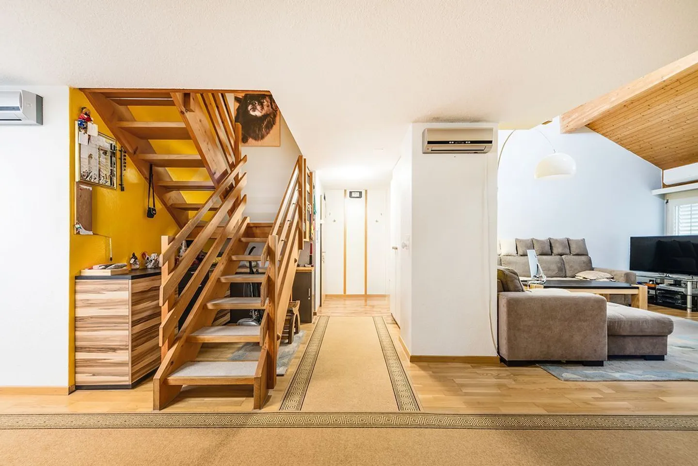 Spacious 5 1/2 Room Penthouse Apartment in Romanshorn - Photo 2 of 13