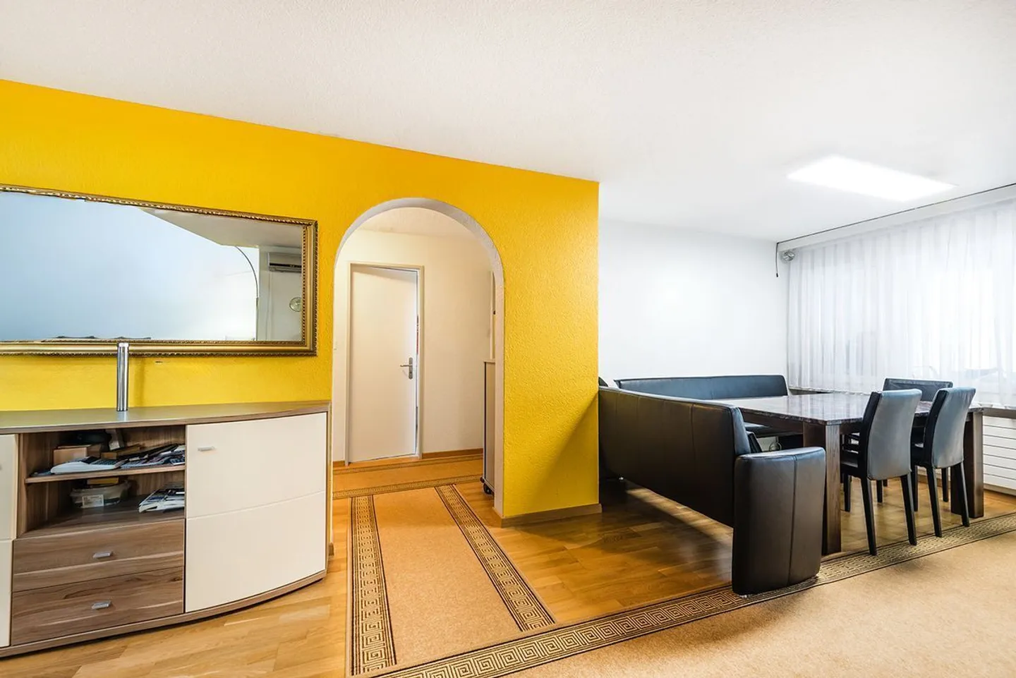 Spacious 5 1/2 Room Penthouse Apartment in Romanshorn - Photo 3 of 13