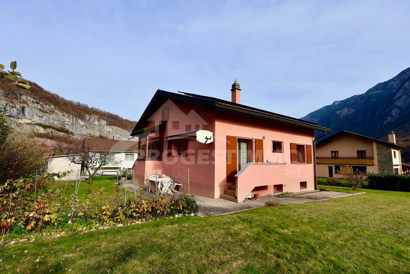 MAISON AVEC 6 CHAMBRES ET UN GRAND JARDIN - Photo 1 sur 10