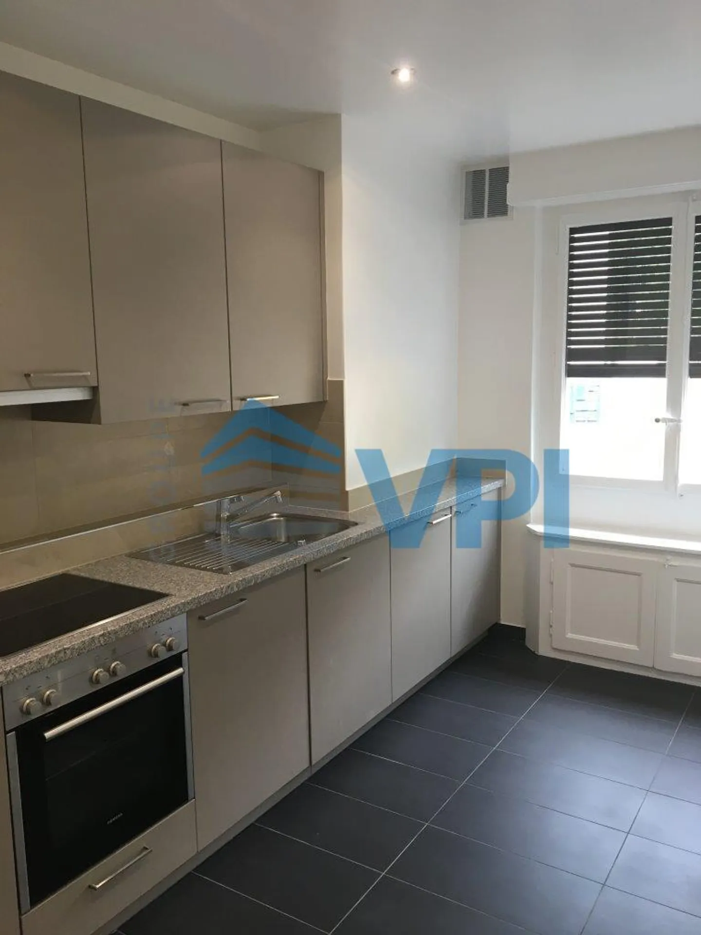 Apartment for rent - Photo 1 of 5