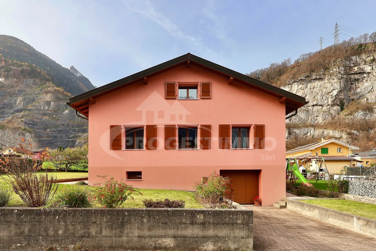 MAISON AVEC 6 CHAMBRES ET UN GRAND JARDIN - Photo 2 sur 10