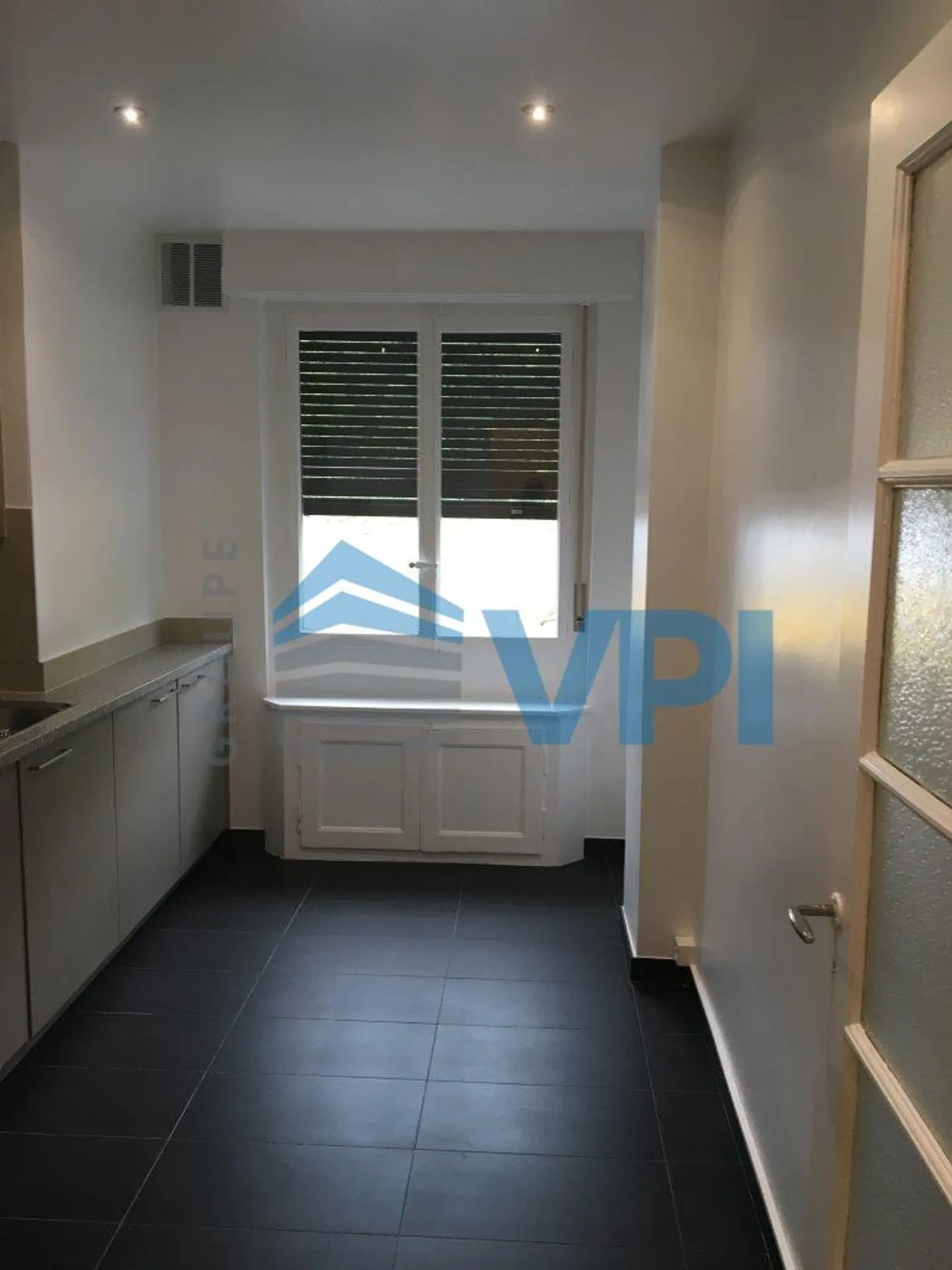 Apartment for rent - Photo 2 of 5