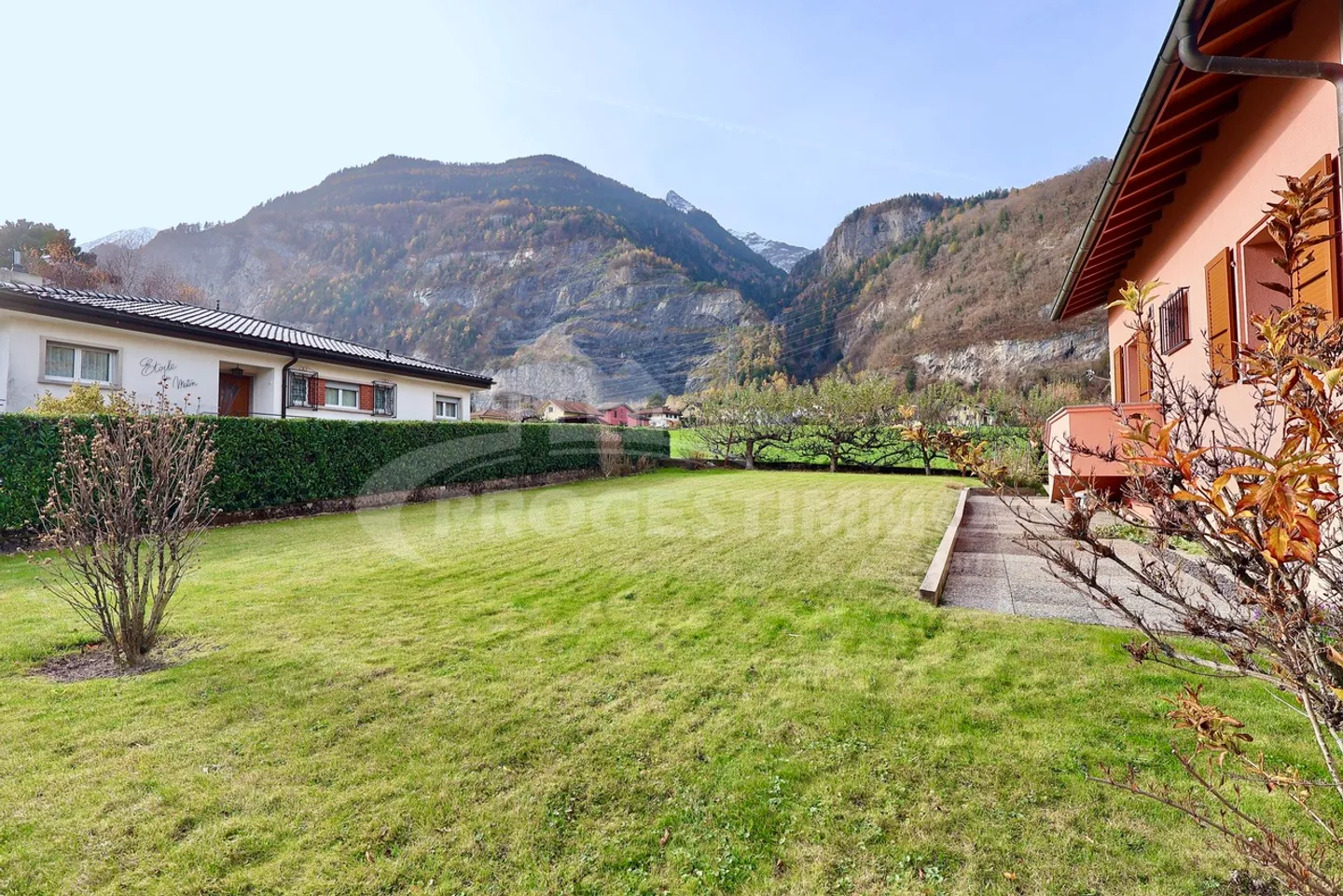 MAISON AVEC 6 CHAMBRES ET UN GRAND JARDIN - Photo 3 sur 10