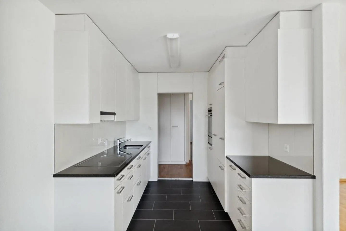 Beautiful 3.5 room apartment available - Photo 2 of 8