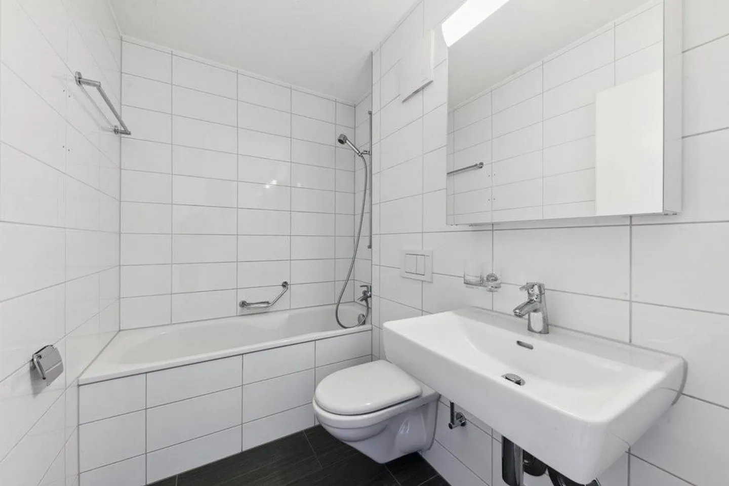 Beautiful 3.5 room apartment available - Photo 3 of 8