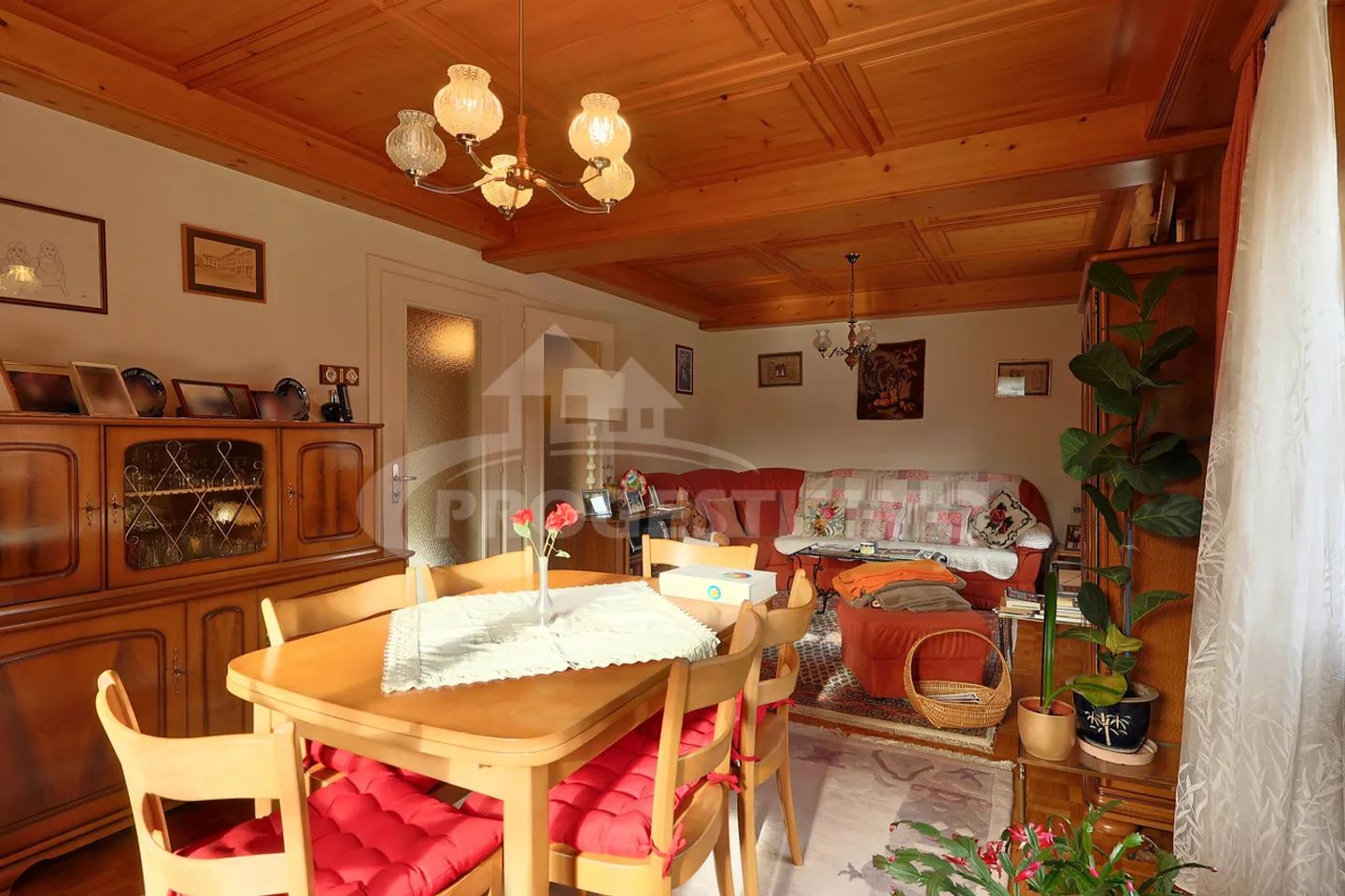 MAISON AVEC 6 CHAMBRES ET UN GRAND JARDIN - Photo 4 sur 10