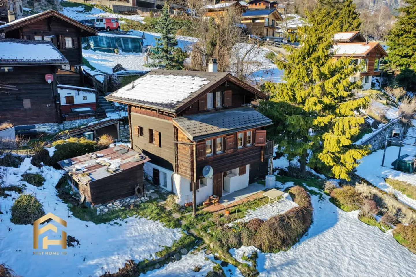 Charming little house with unobstructed view and idyllic surroundings - Photo 1 of 13