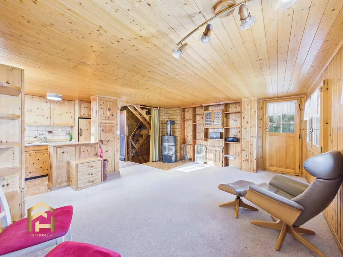 Charming little house with unobstructed view and idyllic surroundings - Photo 2 of 13