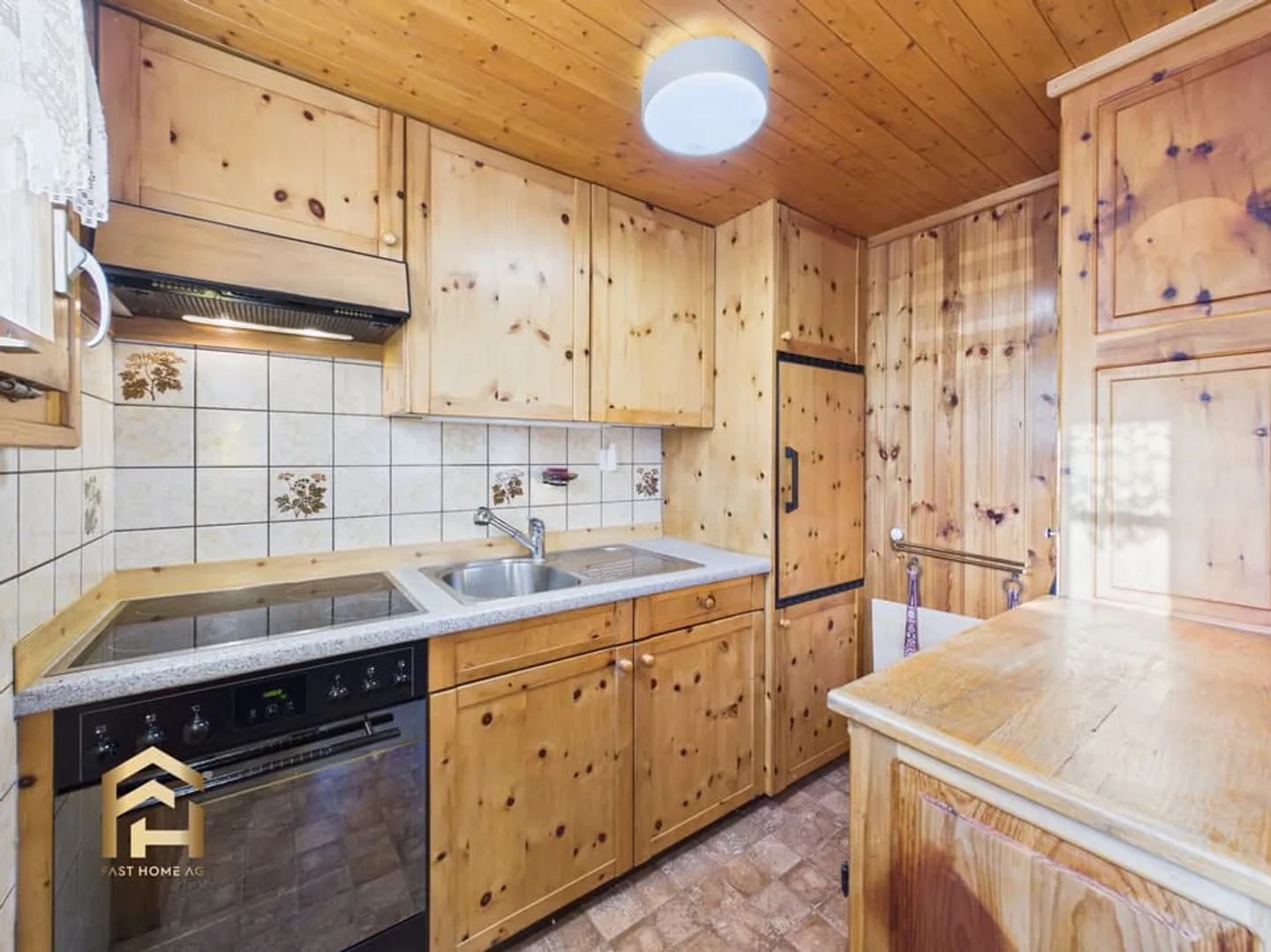 Charming little house with unobstructed view and idyllic surroundings - Photo 5 of 13