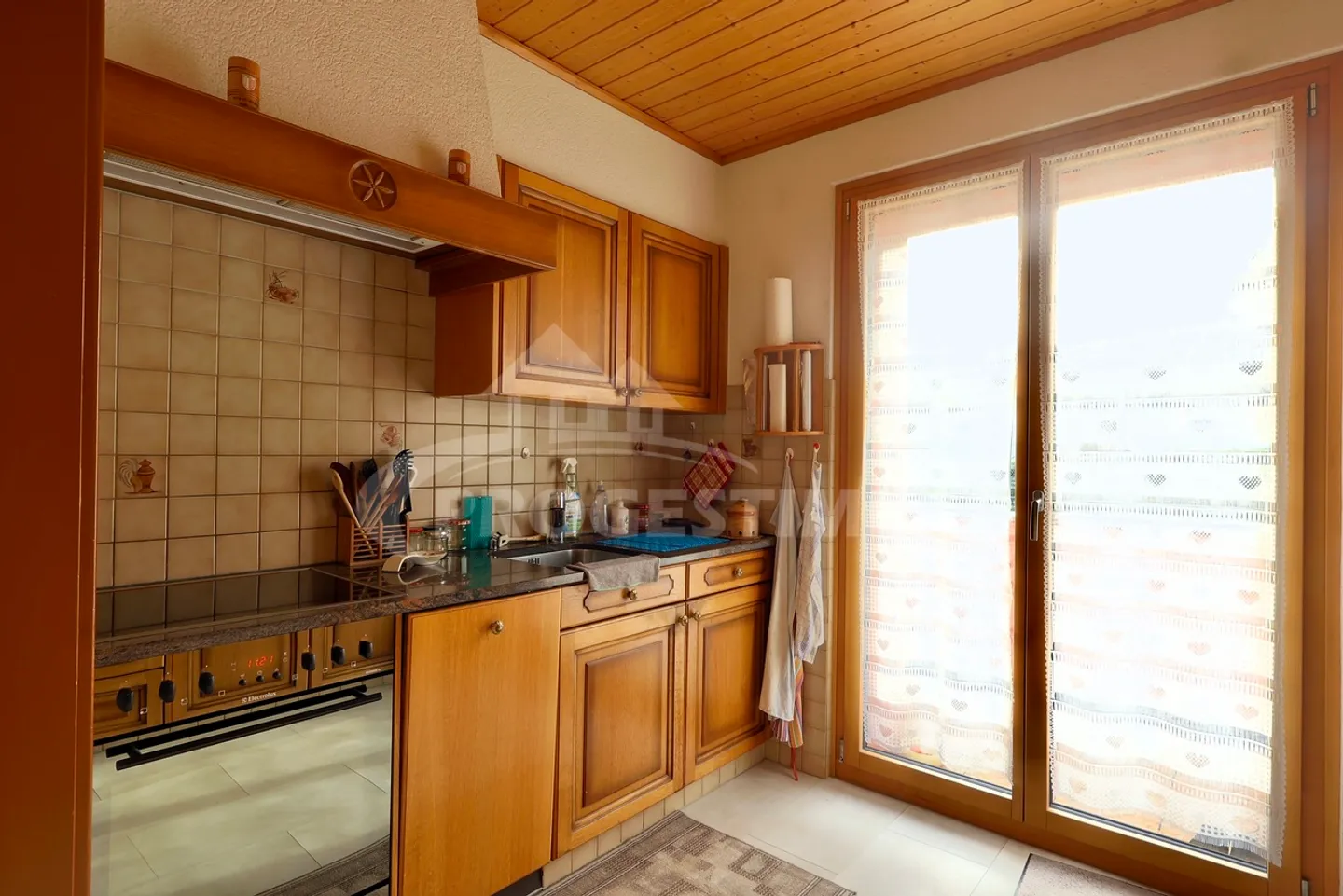 MAISON AVEC 6 CHAMBRES ET UN GRAND JARDIN - Photo 7 sur 10