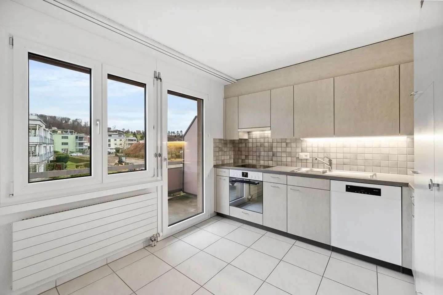 RENT WITHOUT DEPOSIT - Beautiful apartment near the Aare - Photo 2 of 12