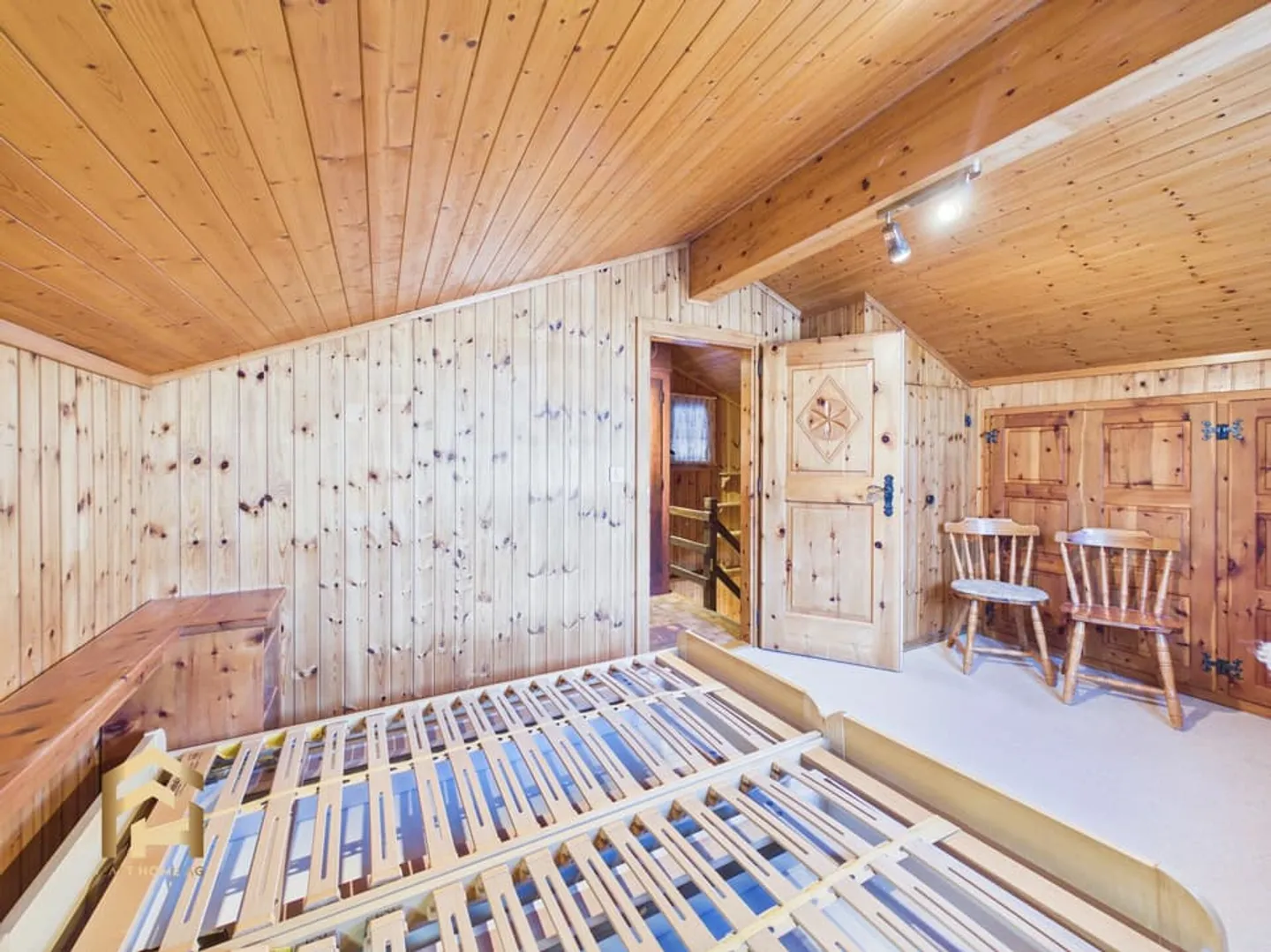 Charming little house with unobstructed view and idyllic surroundings - Photo 9 of 13