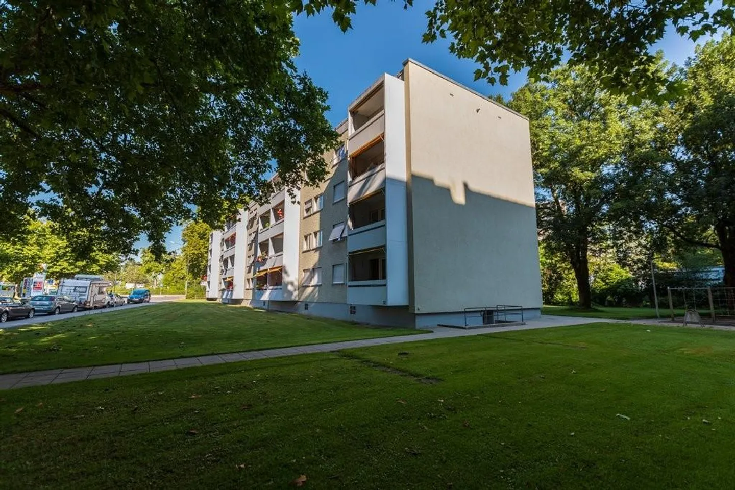 Appartement 4 pièces avec balcon à Tscharni ! - Photo 1 sur 6